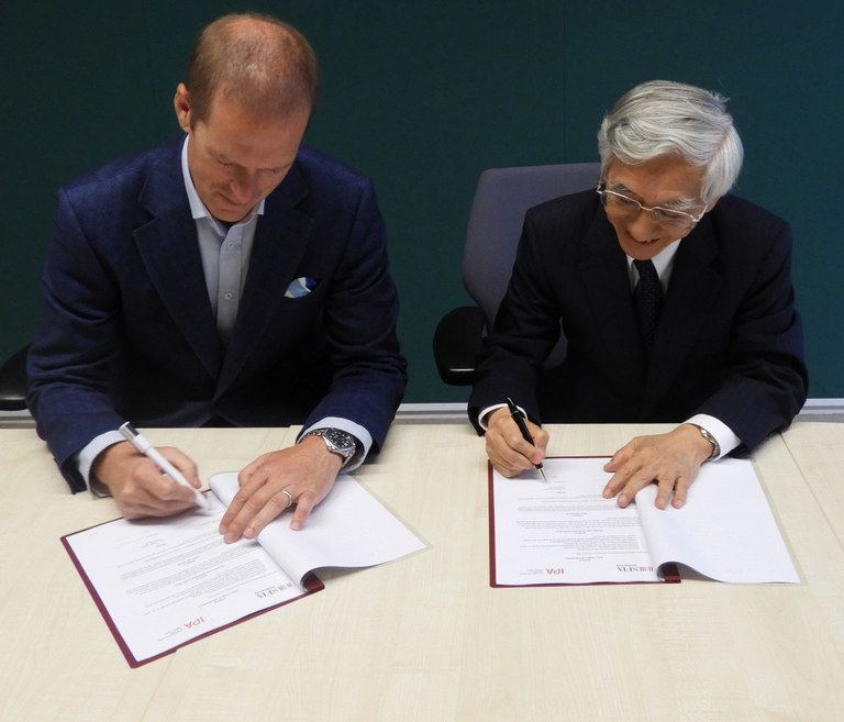 mou-signing.2.jpg